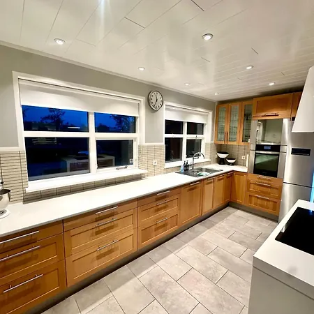 Luxurious House With Hot & Cold Tub Villa