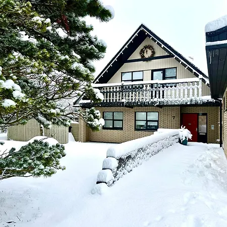 Luxurious House With Hot & Cold Tub * Reykjavik