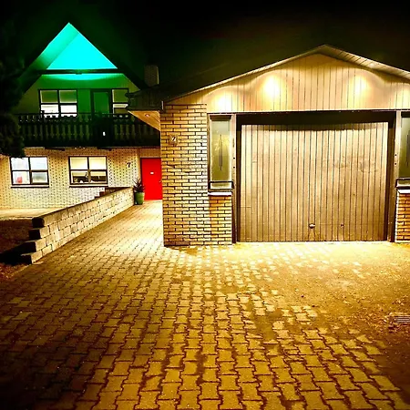 Luxurious House With Hot & Cold Tub Reykjavik